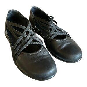 ecco Babett Criss Cross Black Leather Slip On Flats Size 39 US 8-8.5 Worn Once